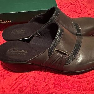 Clark’s Ladies bendable clogs‎ Size 7 gray